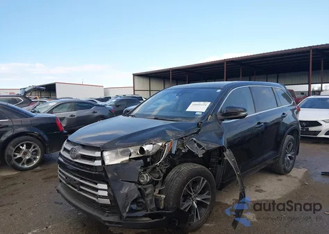 2018 Toyota Highlander Le z USA, uszkodzony, nr VIN 5TDBZRFH9JS889802